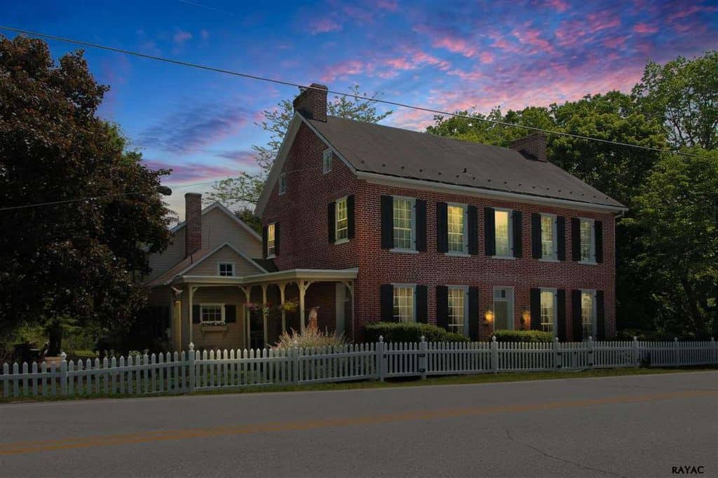 historic home Bohemians Antique Furniture, Vintage Furniture Near You