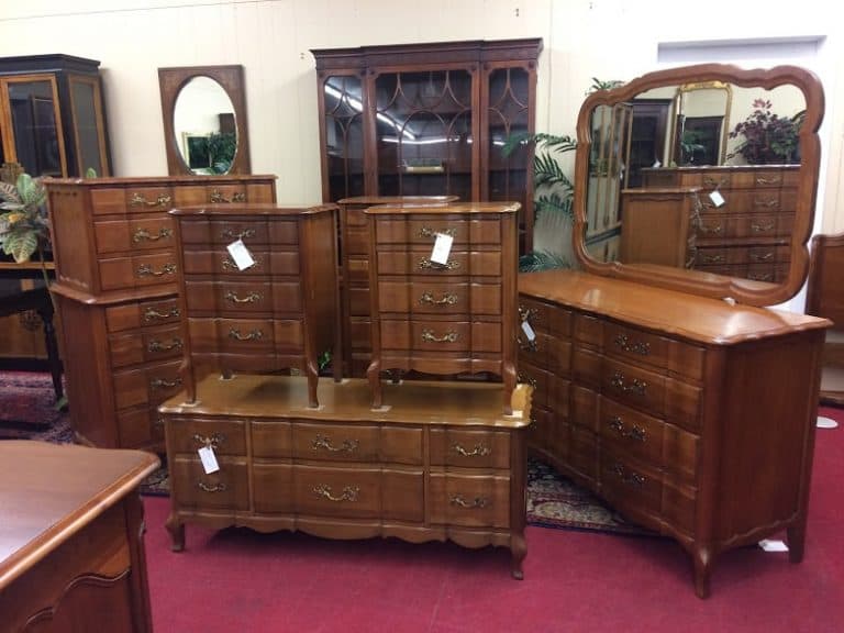 How to Sell Your Furniture and Antiques for Cash! [The Ultimate Guide]
