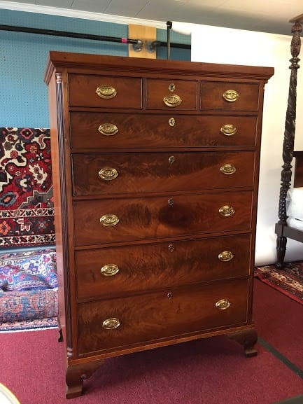 Antique Federal Chest of Drawers - Mahogany