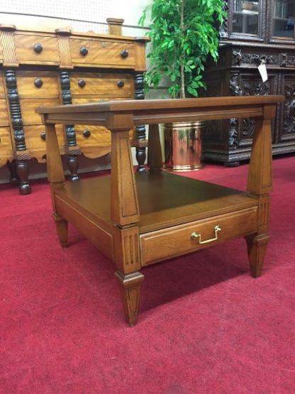 Vintage Hammary End Table with Shelf - Image 9