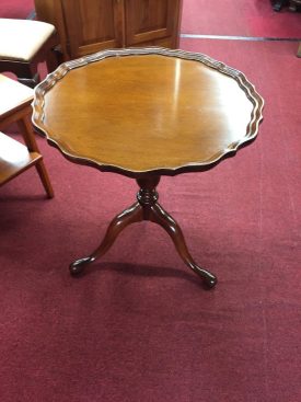 Councill Craftsmen Scalloped Pedestal Table