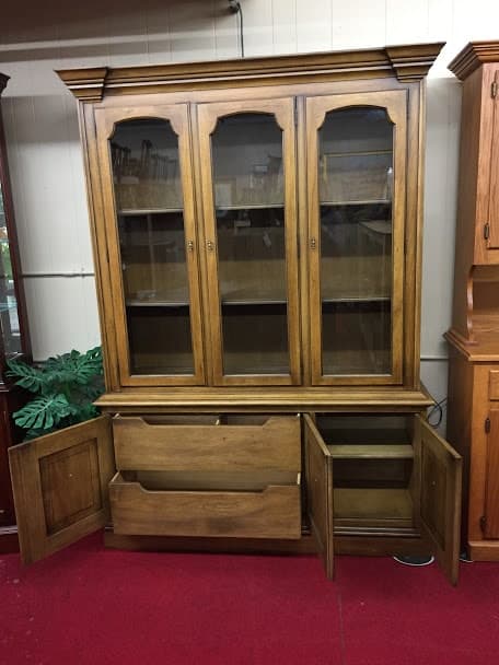 Best Vintage Drexel China Cabinet