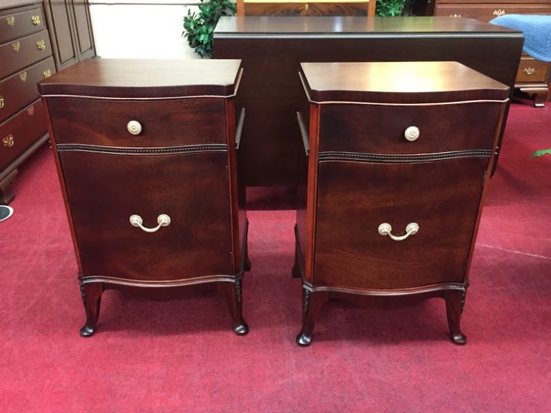 Vintage Pair of Mahogany Nightstands