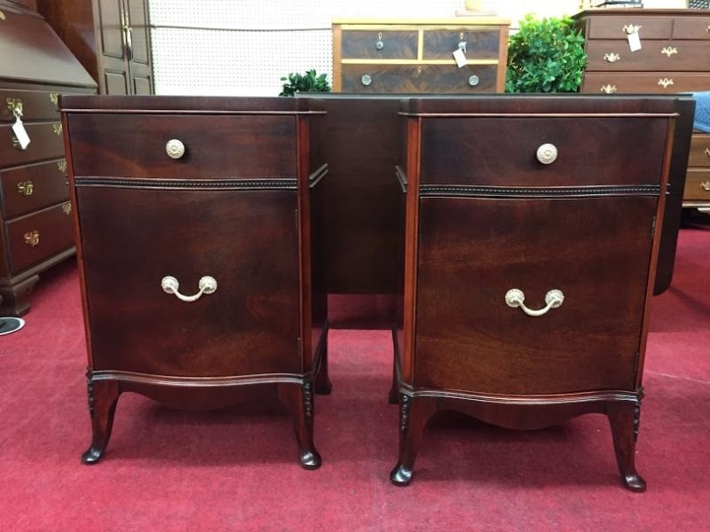 Vintage Pair of Mahogany Nightstands