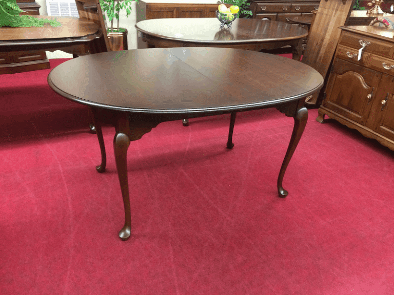 Best Price Vintage Dining Table, Hitchcock Furniture, Connecticut For Sale