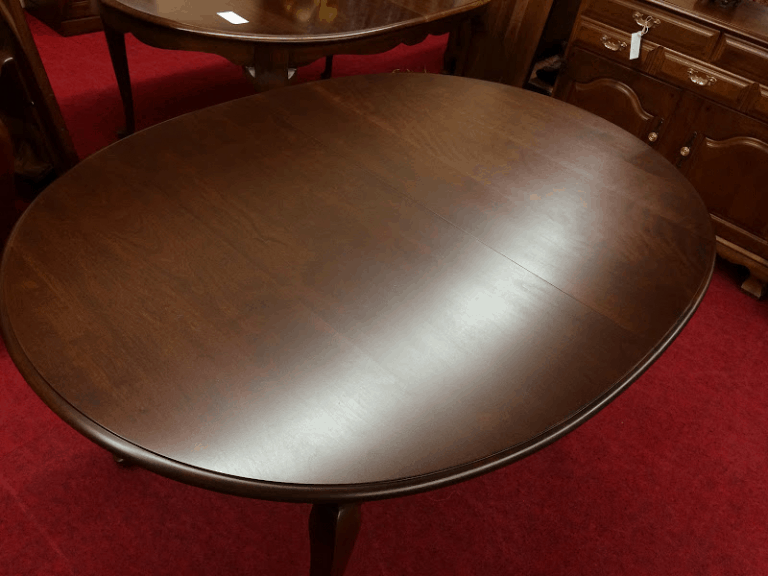 Best Price Vintage Dining Table, Hitchcock Furniture, Connecticut For Sale