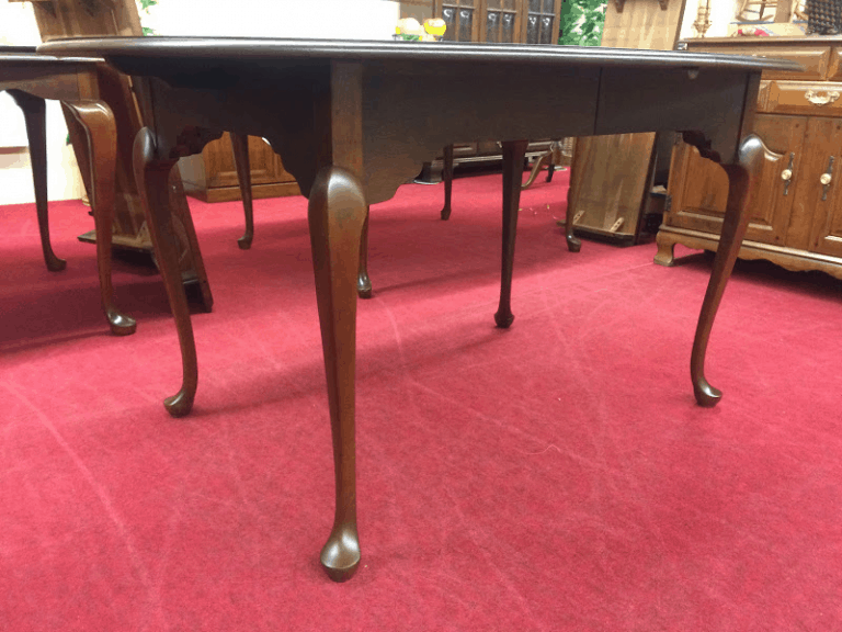Best Price Vintage Dining Table, Hitchcock Furniture, Connecticut For Sale