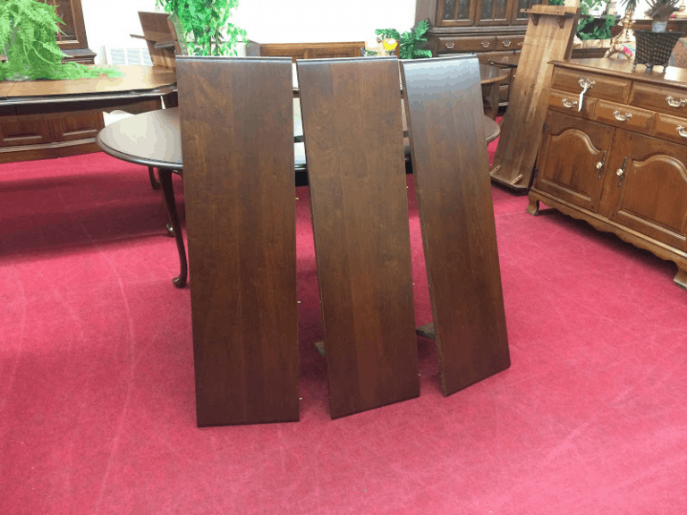 Best Price Vintage Dining Table, Hitchcock Furniture, Connecticut For Sale