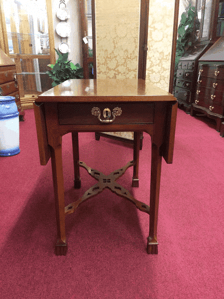 Baker Colonial Williamsburg Drop Side Table