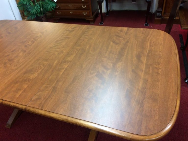 Vintage Dining Table, Moosehead Furniture 👍