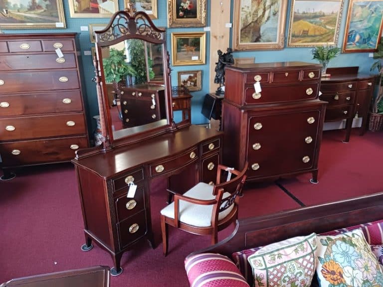 Newly Refinished Thomasville Bedroom Furniture