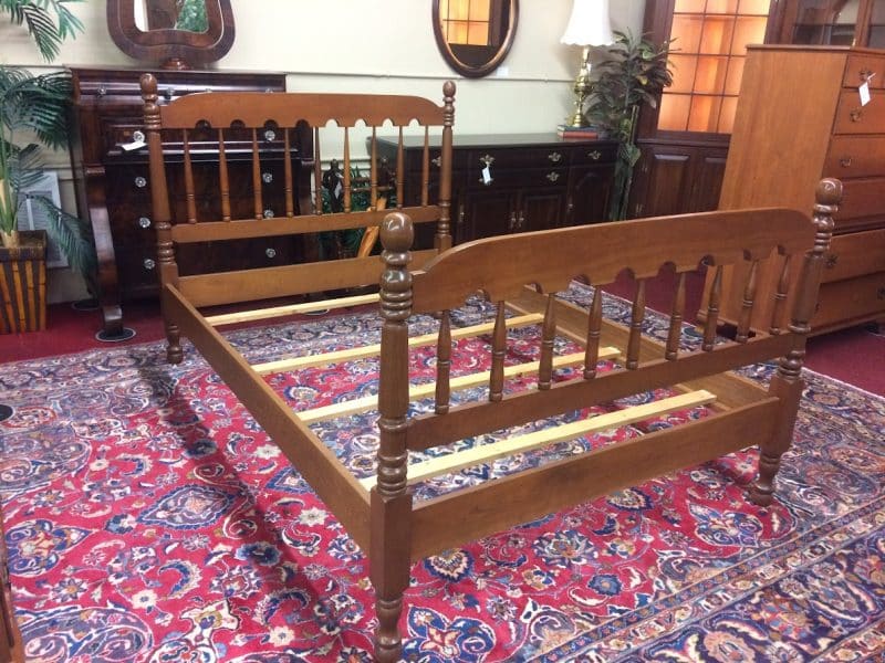Spindle Style Bed, Full Size Cherry Bed