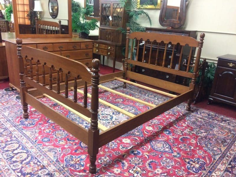Spindle Style Bed, Full Size Cherry Bed