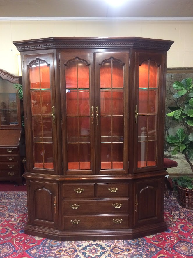 Vintage China Cabinet Thomasville