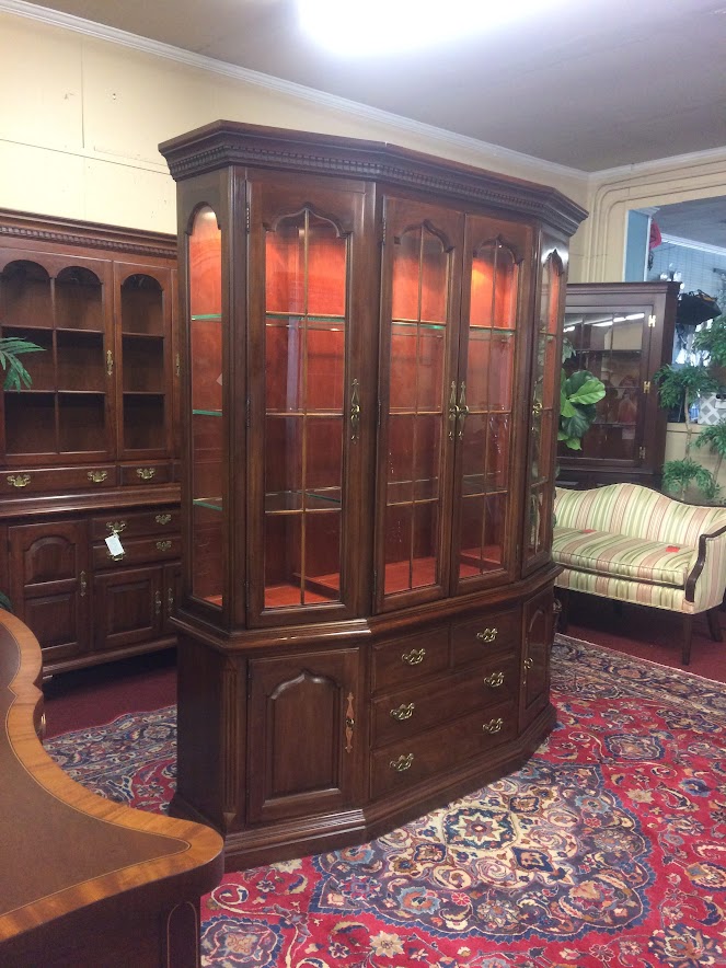 Vintage China Thomasville Furniture 👍