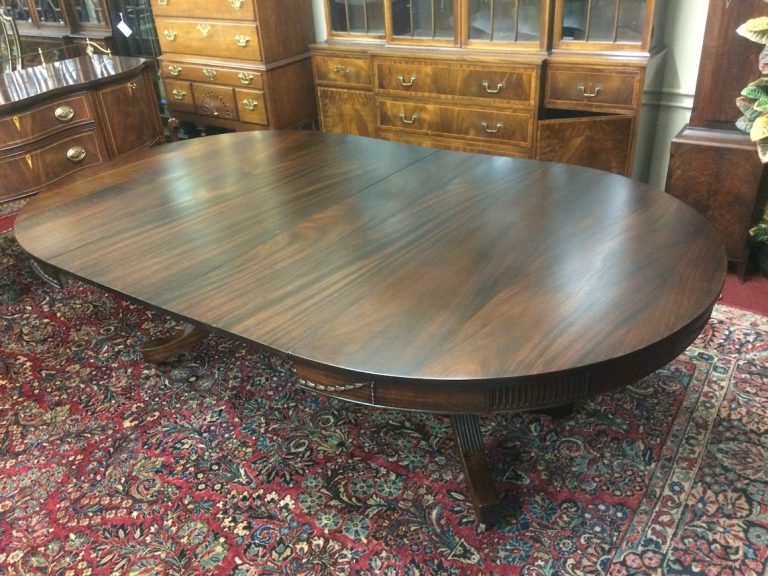 Antique Mahogany Dining Table, Pedestal Table, Round Table with Leaves - Image 10