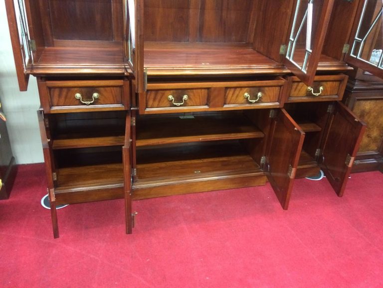 Vintage Federal China Cabinet, Mahogany Breakfront, Lighted Breakfront - Image 11