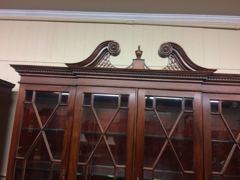 Vintage Federal China Cabinet, Mahogany Breakfront, Lighted Breakfront - Image 4