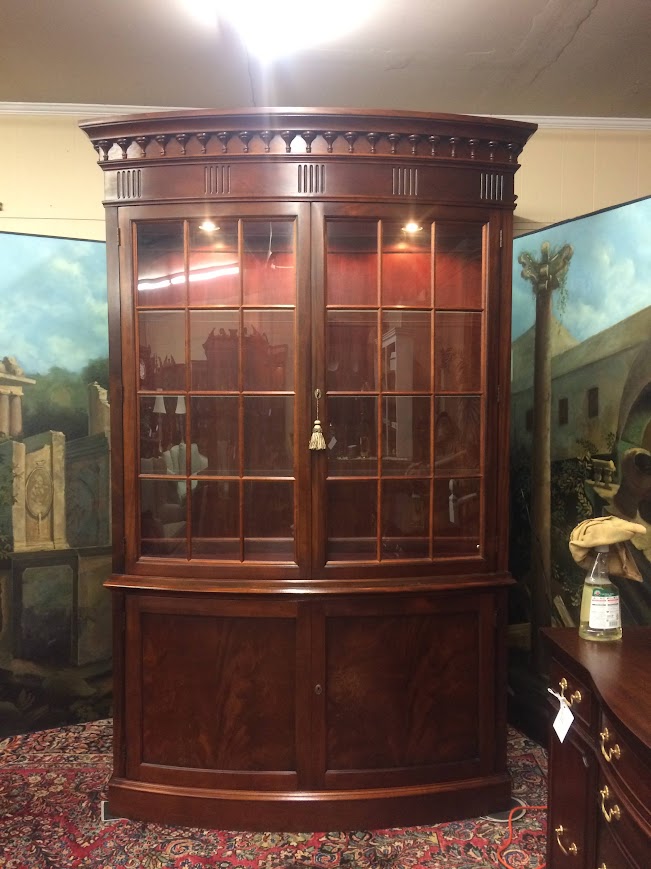 Vintage Curio Cabinet, Display Cabinet, Hickory Chair Furniture (Winterthur Collection) - Image 2
