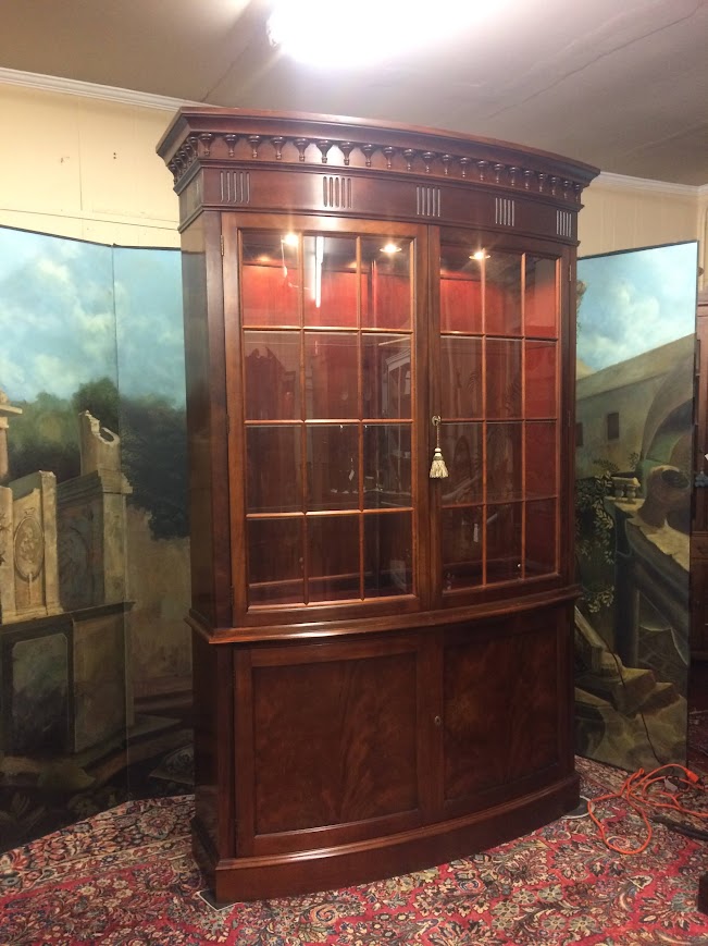 Vintage Curio Cabinet, Display Cabinet, Hickory Chair Furniture (Winterthur Collection) - Image 3