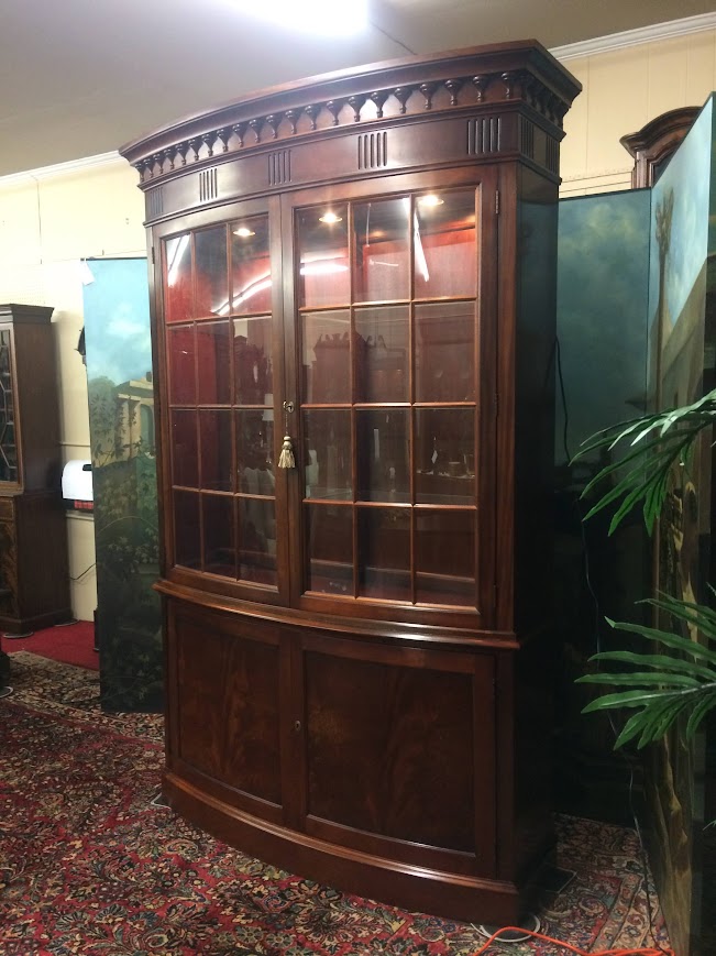 Vintage Curio Cabinet, Display Cabinet, Hickory Chair Furniture (Winterthur Collection) - Image 4