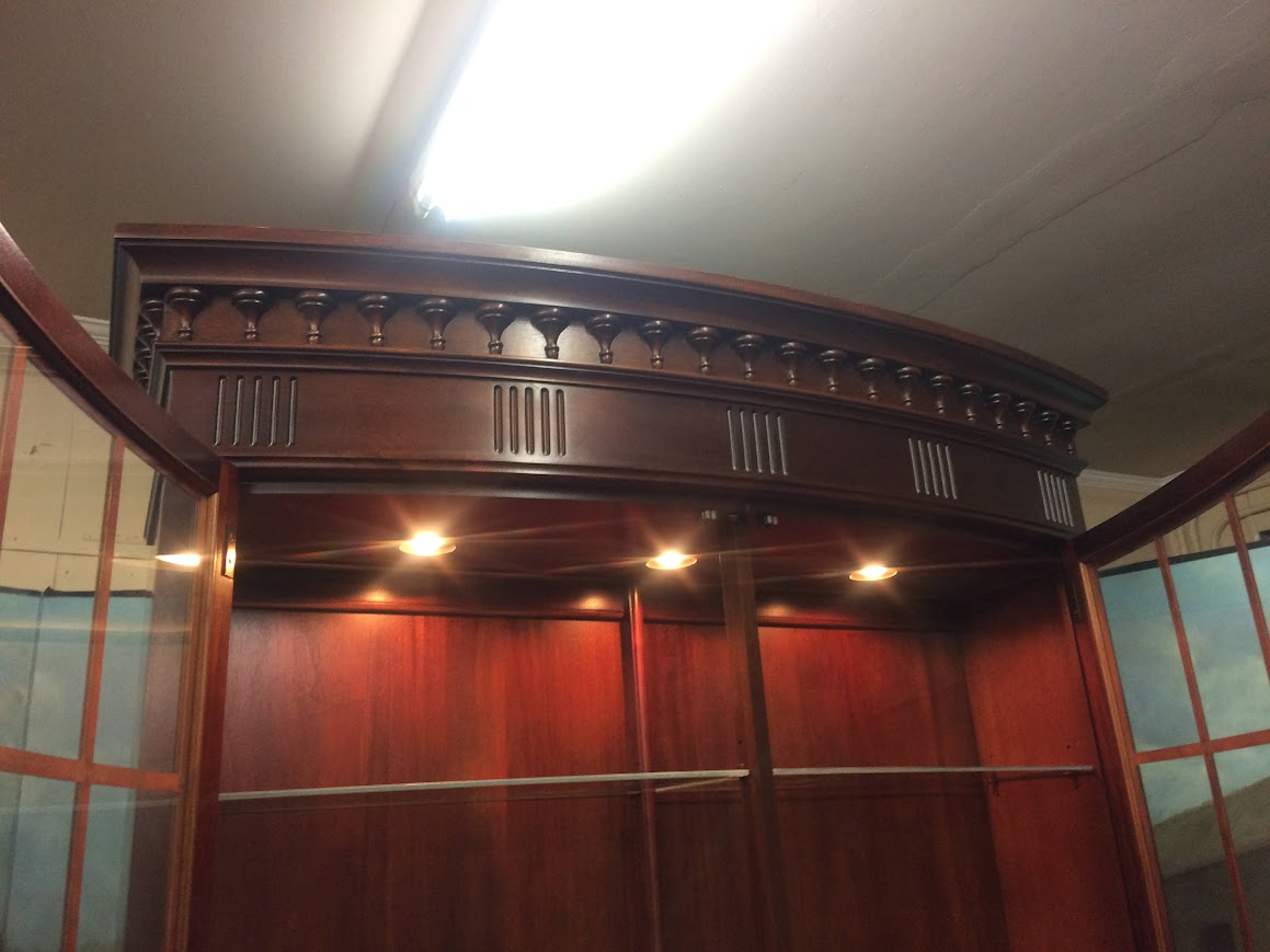 Vintage Curio Cabinet, Display Cabinet, Hickory Chair Furniture (Winterthur Collection) - Image 9