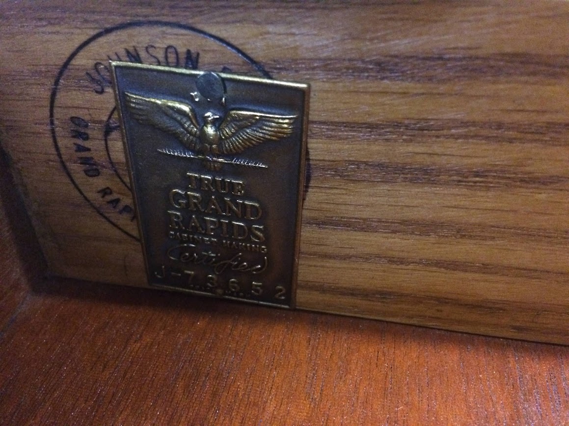 Vintage Banded Mahogany Nightstands, The Pair - Image 6