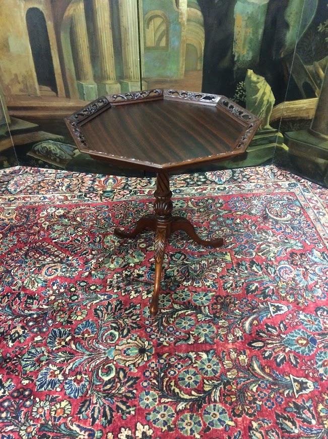 Vintage Piecrust Pedestal Table, Center Table or Side Table - Image 2