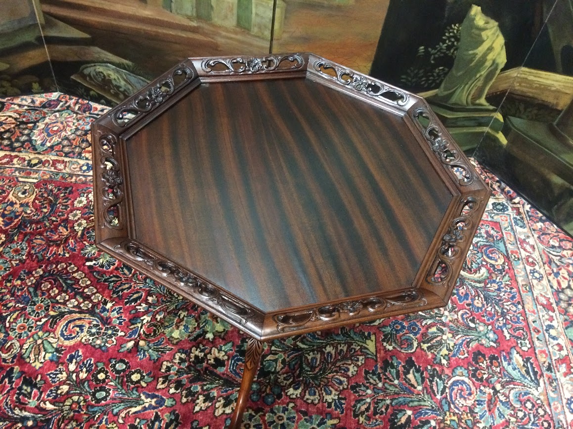 Vintage Piecrust Pedestal Table, Center Table or Side Table - Image 3