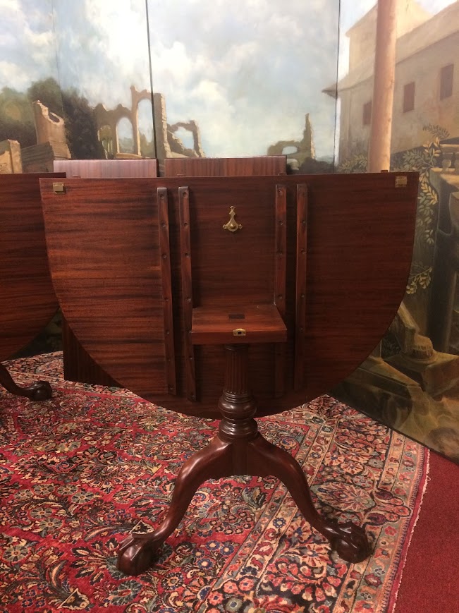 Colonial Style Dining Table, Tilting Dining Table, Mahogany Oval Table Refinished - Image 3
